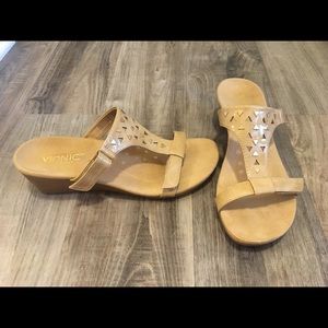 Vionic Maggie T-strap Wedge Sandal